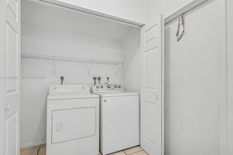 Townhouse in Lauderhill, Florida 2 bedrooms, 78.87 sq.m. № 2003156 - photo 21