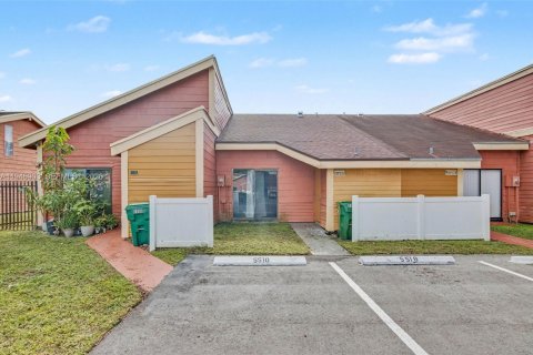 Townhouse in Lauderhill, Florida 2 bedrooms, 78.87 sq.m. № 2003156 - photo 24