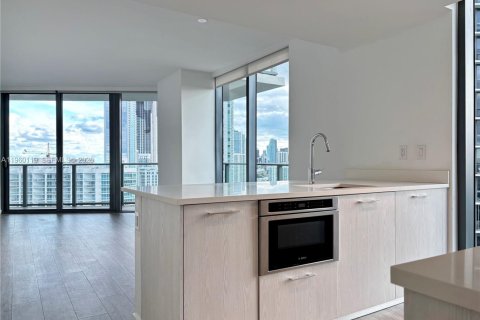 Condominio en alquiler en Miami, Florida, 2 dormitorios, 100.71 m2 № 2029579 - foto 3