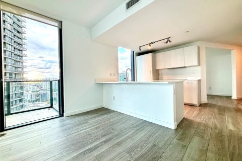 Condominio en alquiler en Miami, Florida, 2 dormitorios, 100.71 m2 № 2029579 - foto 2