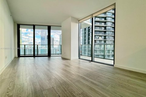 Condominio en alquiler en Miami, Florida, 2 dormitorios, 100.71 m2 № 2029579 - foto 5