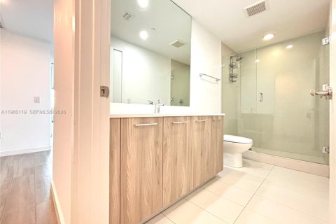Condominio en alquiler en Miami, Florida, 2 dormitorios, 100.71 m2 № 2029579 - foto 15