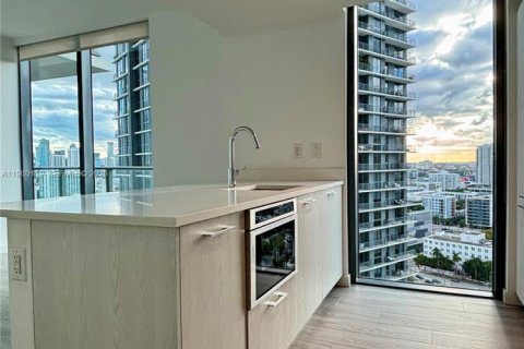 Condominio en alquiler en Miami, Florida, 2 dormitorios, 100.71 m2 № 2029579 - foto 6