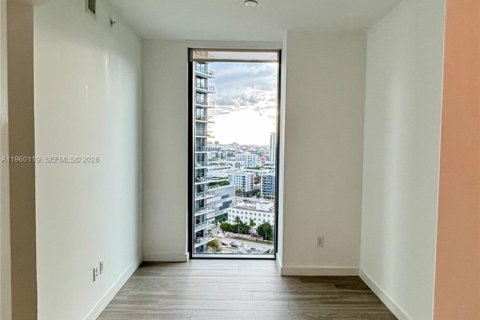 Condominio en alquiler en Miami, Florida, 2 dormitorios, 100.71 m2 № 2029579 - foto 9