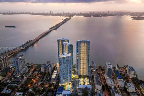 Condominio en alquiler en Miami, Florida, 2 dormitorios, 100.71 m2 № 2029579 - foto 28