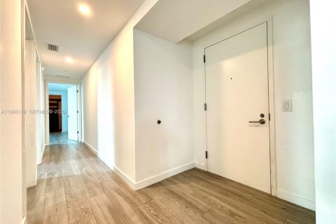 Condominio en alquiler en Miami, Florida, 2 dormitorios, 100.71 m2 № 2029579 - foto 12