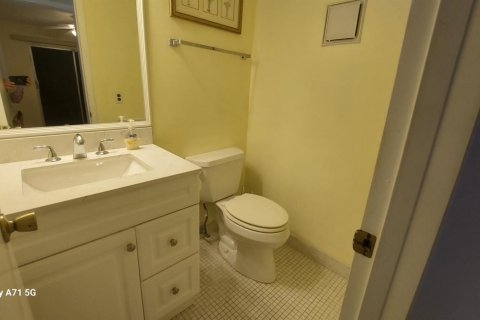 Condo in Boca Raton, Florida, 2 bedrooms № 2275037 - photo 17