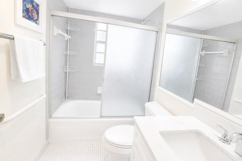 Condo in Boca Raton, Florida, 2 bedrooms № 2275037 - photo 11
