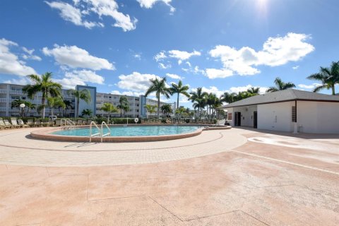 Condo in Boca Raton, Florida, 2 bedrooms № 2275037 - photo 21