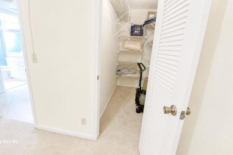Condo in Boca Raton, Florida, 2 bedrooms № 2275037 - photo 13