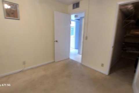 Condo in Boca Raton, Florida, 2 bedrooms № 2275037 - photo 16