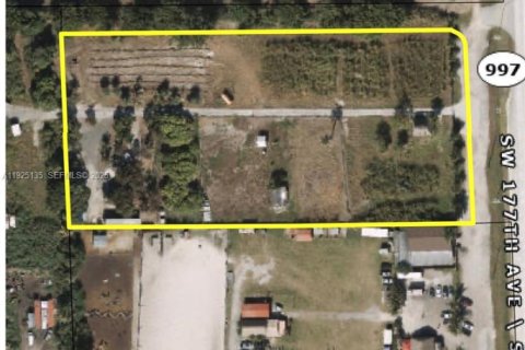 Propiedad comercial en venta en Miami, Florida № 1983922 - foto 1