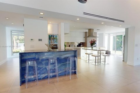 Casa en venta en Miami, Florida, 5 dormitorios, 484.76 m2 № 1465349 - foto 13