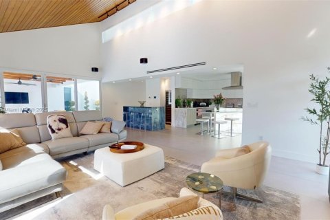 Casa en venta en Miami, Florida, 5 dormitorios, 484.76 m2 № 1465349 - foto 2