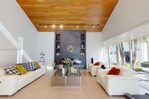 Casa en venta en Miami, Florida, 5 dormitorios, 484.76 m2 № 1465349 - foto 21