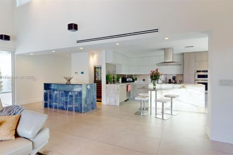 Casa en venta en Miami, Florida, 5 dormitorios, 484.76 m2 № 1465349 - foto 14