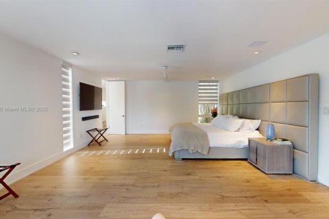 Casa en venta en Miami, Florida, 5 dormitorios, 484.76 m2 № 1465349 - foto 23
