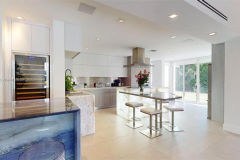Casa en venta en Miami, Florida, 5 dormitorios, 484.76 m2 № 1465349 - foto 10