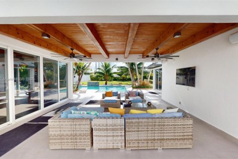 Casa en venta en Miami, Florida, 5 dormitorios, 484.76 m2 № 1465349 - foto 4