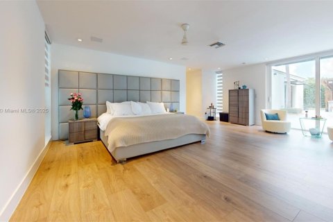 Casa en venta en Miami, Florida, 5 dormitorios, 484.76 m2 № 1465349 - foto 29