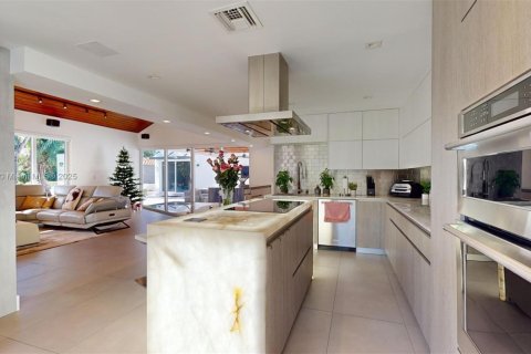 Casa en venta en Miami, Florida, 5 dormitorios, 484.76 m2 № 1465349 - foto 15