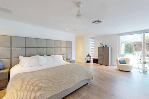 Casa en venta en Miami, Florida, 5 dormitorios, 484.76 m2 № 1465349 - foto 30