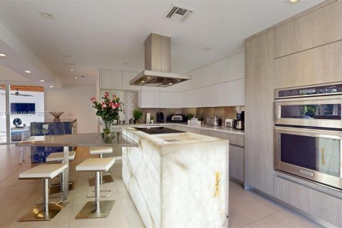 Casa en venta en Miami, Florida, 5 dormitorios, 484.76 m2 № 1465349 - foto 16