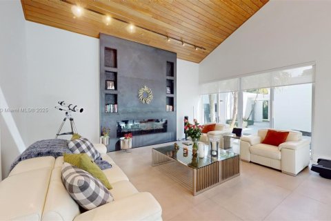 Casa en venta en Miami, Florida, 5 dormitorios, 484.76 m2 № 1465349 - foto 19