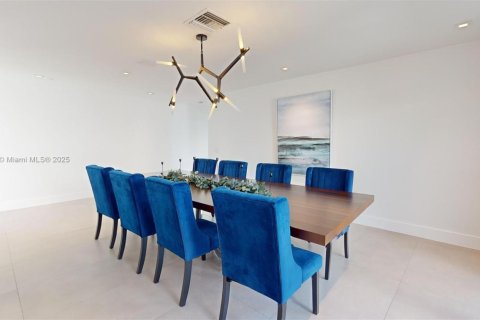 Casa en venta en Miami, Florida, 5 dormitorios, 484.76 m2 № 1465349 - foto 17