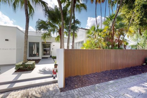 Casa en venta en Miami, Florida, 5 dormitorios, 484.76 m2 № 1465349 - foto 7