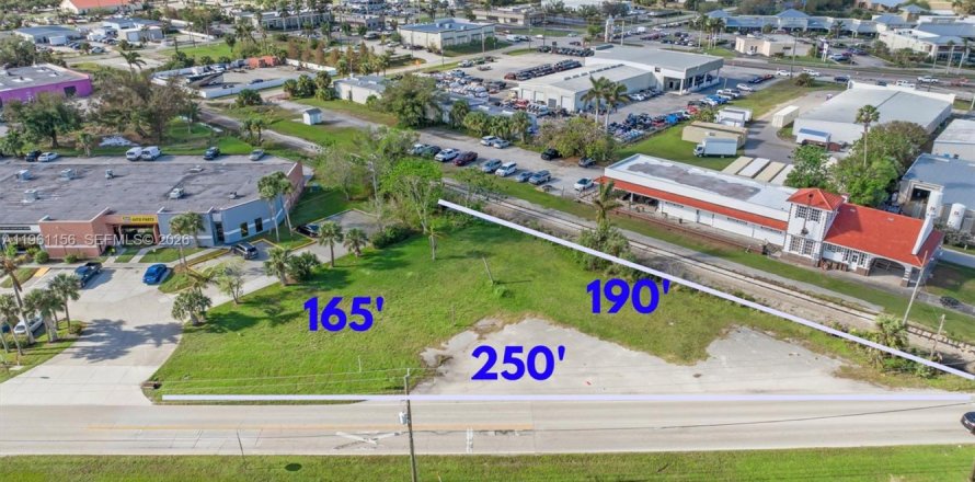 Immobilier commercial à Punta Gorda, Floride № 2022041
