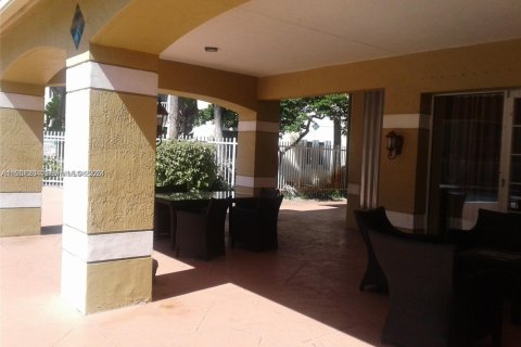 Condo in Hollywood, Florida, 2 bedrooms  № 2062184 - photo 10