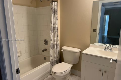 Condo in Hollywood, Florida, 2 bedrooms  № 2062184 - photo 7