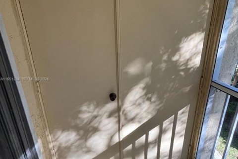 Condo in Hollywood, Florida, 2 bedrooms  № 2062184 - photo 9