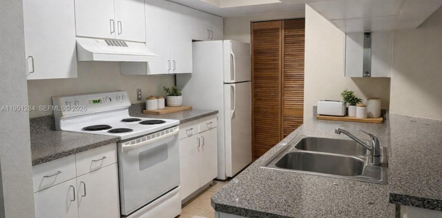 Condo in Hollywood, Florida, 2 bedrooms  № 2062184