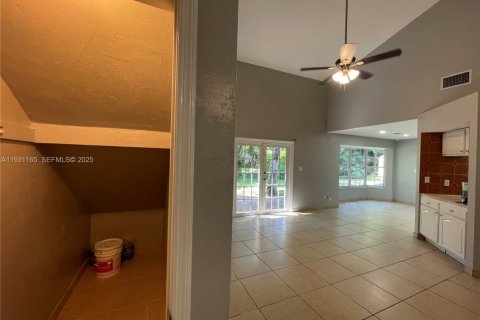 Villa ou maison à vendre à Clewiston, Floride: 4 chambres № 1989558 - photo 14