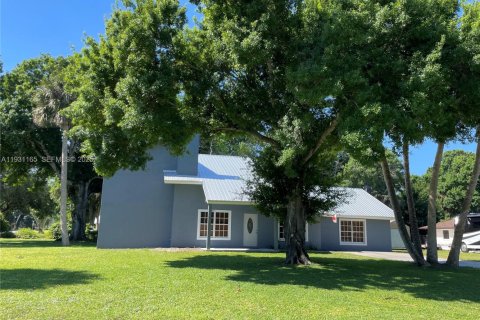 Villa ou maison à vendre à Clewiston, Floride: 4 chambres № 1989558 - photo 2