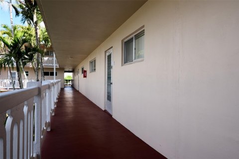Condominio en venta en Lake Worth, Florida, 2 dormitorios, 83.05 m2 № 2026828 - foto 2