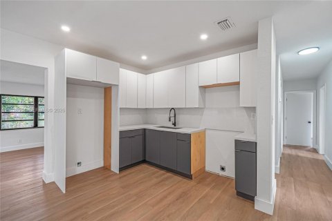 Villa ou maison à vendre à Miami Gardens, Floride: 4 chambres, 130.25 m2 № 2063639 - photo 6