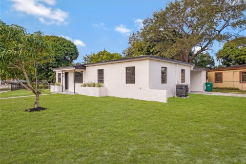 Villa ou maison à vendre à Miami Gardens, Floride: 4 chambres, 130.25 m2 № 2063639 - photo 26