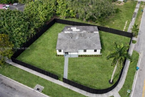 Villa ou maison à vendre à Miami Gardens, Floride: 4 chambres, 130.25 m2 № 2063639 - photo 27