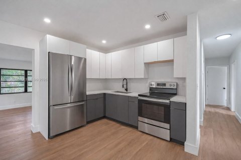 Villa ou maison à vendre à Miami Gardens, Floride: 4 chambres, 130.25 m2 № 2063639 - photo 5