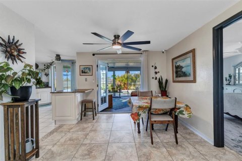 House in Rotonda, Florida 2 bedrooms, 121.14 sq.m. № 1607918 - photo 11