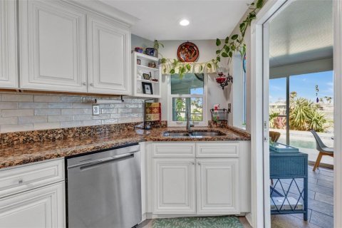 House in Rotonda, Florida 2 bedrooms, 121.14 sq.m. № 1607918 - photo 16