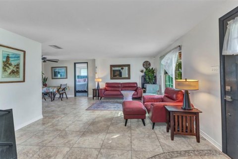 House in Rotonda, Florida 2 bedrooms, 121.14 sq.m. № 1607918 - photo 6