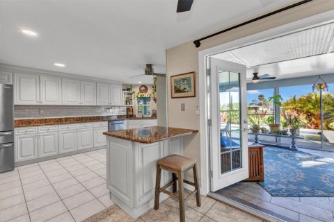 House in Rotonda, Florida 2 bedrooms, 121.14 sq.m. № 1607918 - photo 12