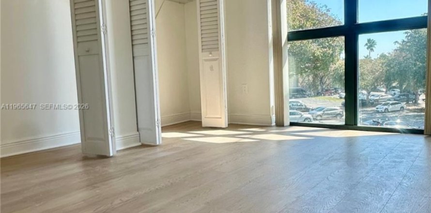 Condominio en Miami, Florida, 2 dormitorios  № 2028050