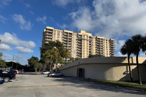 Copropriété à vendre à North Miami, Floride: 1 chambre, 72.65 m2 № 1957616 - photo 5