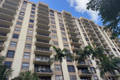 Copropriété à vendre à North Miami, Floride: 1 chambre, 72.65 m2 № 1957616 - photo 3