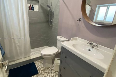 House in Miami, Florida 5 bedrooms, 184.13 sq.m. № 2087783 - photo 17